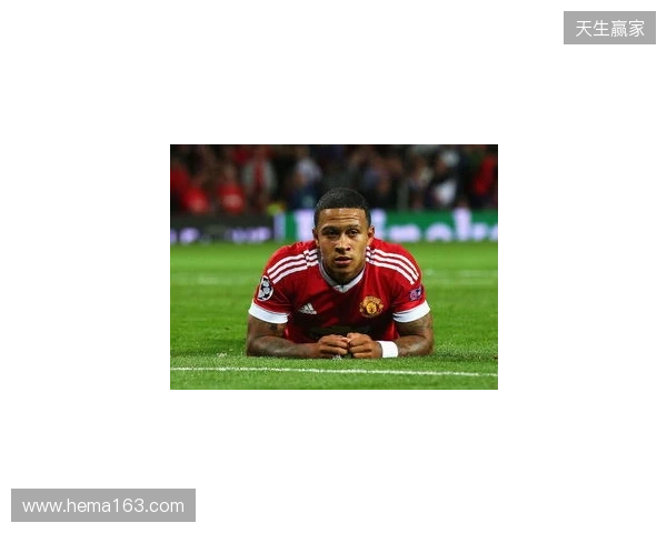 队长风范,曼联落后时B费利用肖疗伤时间来回指导大部分队友